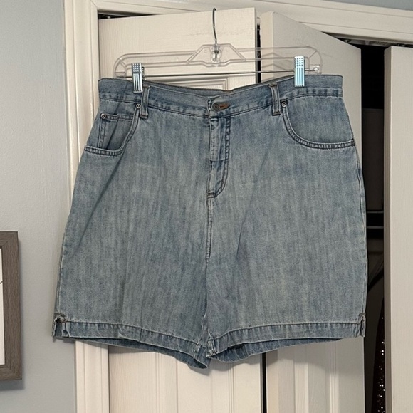 Cherokee Light Denim shorts - Picture 1 of 13